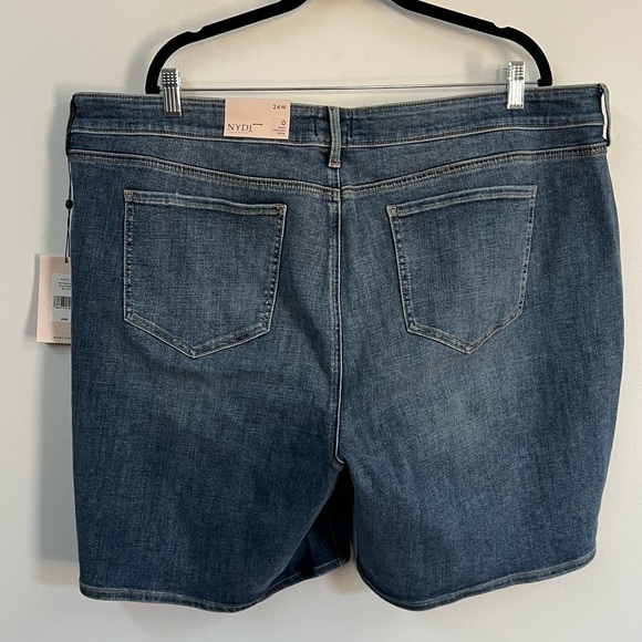 *NEW* NYDJ Ella Denim Jean Shorts - Picture 9 of 12